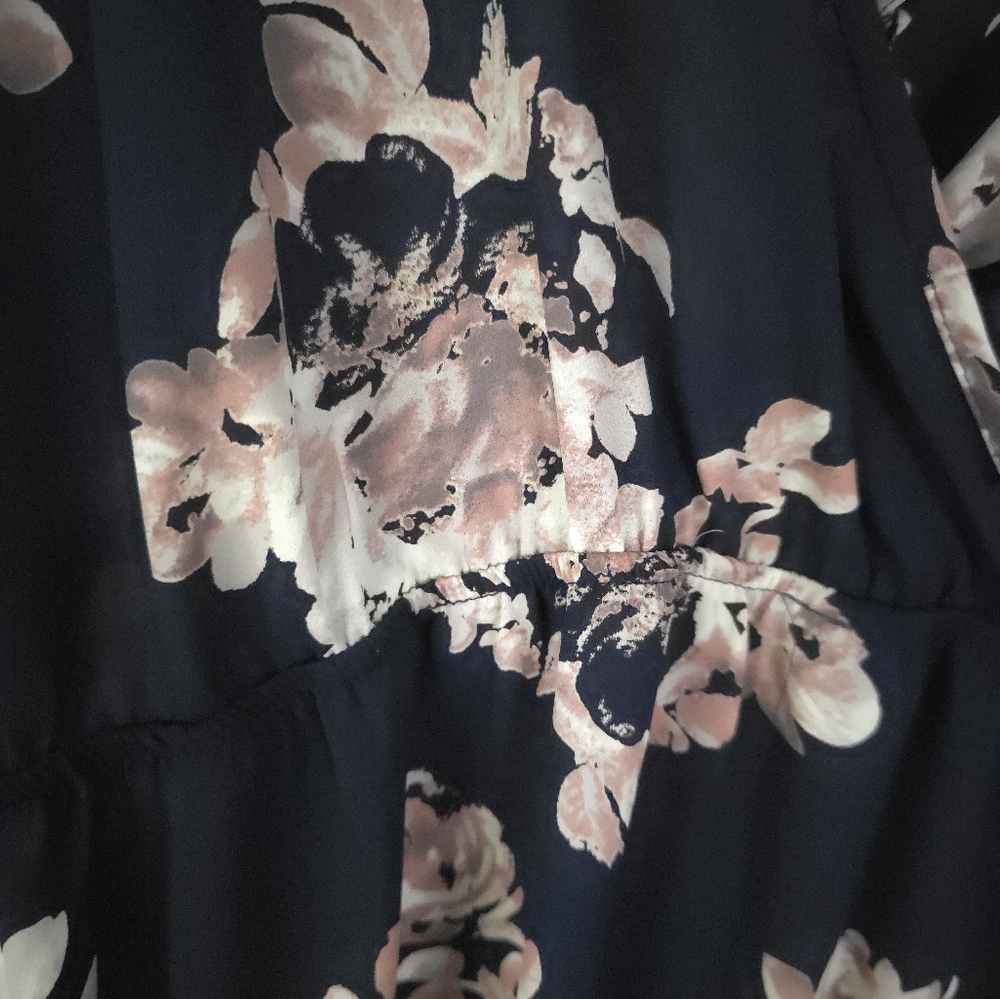 Torrid Navy V Neck V Back Blouse Size 2 - Picture 7 of 7